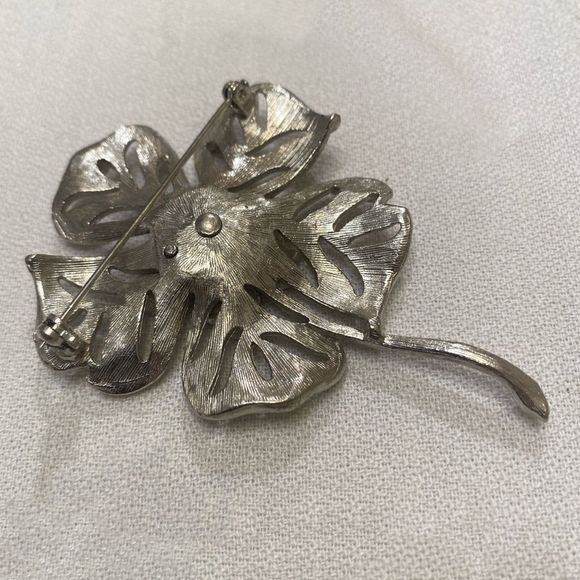 Vintage Silver Dimensional Flower Brooch Or Pin - Picture 8 of 10
